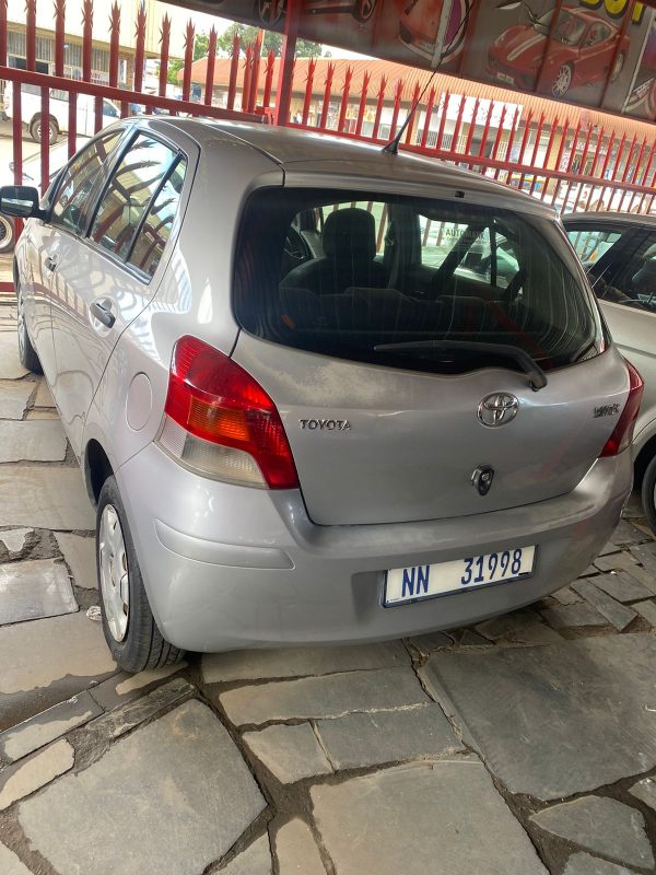 Toyota Yaris (2010) - Image 2