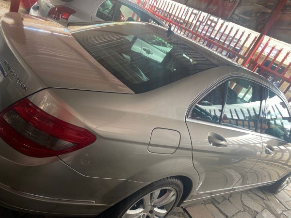 Mercedes-Benz C200 (2008) - Image 3