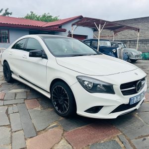Mercedes Benz CLA200 (2014)
